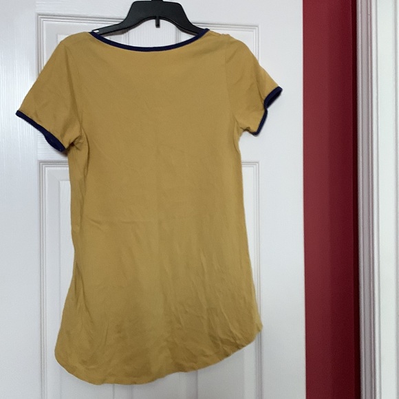 Lularoe Yellowish top with blue trail on neck and sleeves ends size xs - Picture 2 of 4